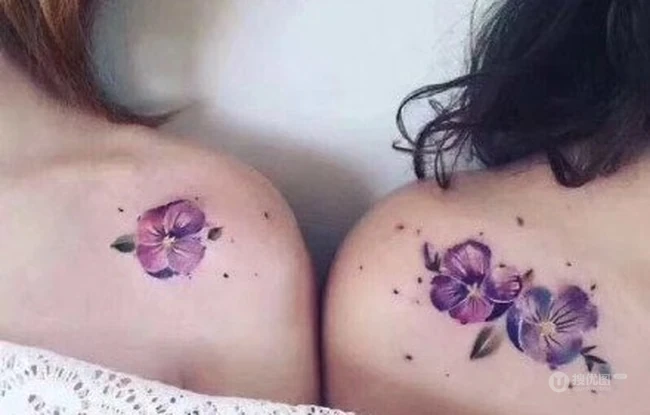清新淡雅的花卉，花朵，字母等女生肩部锁骨等纹身图案 第8张