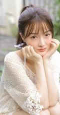 白皙骨感肩带泳装少女户外纯美写真图集