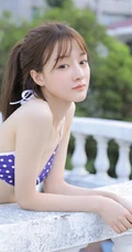 白皙骨感肩带泳装少女户外纯美写真图集