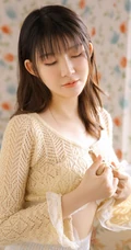 气质精选匀称女生短裤写真图片，线条感白皙笑容动人