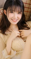气质精选匀称女生短裤写真图片，线条感白皙笑容动人