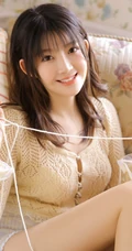气质精选匀称女生短裤写真图片，线条感白皙笑容动人