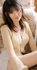 气质精选匀称女生短裤写真图片，线条感白皙笑容动人