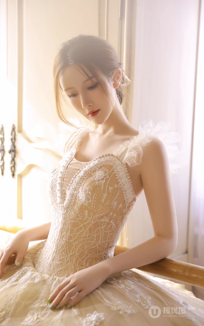 芭蕾舞蕾丝短裙美女训练场私房写真手机壁纸