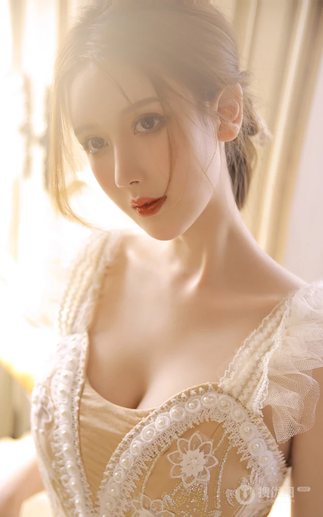 芭蕾舞蕾丝短裙美女训练场私房写真手机壁纸
