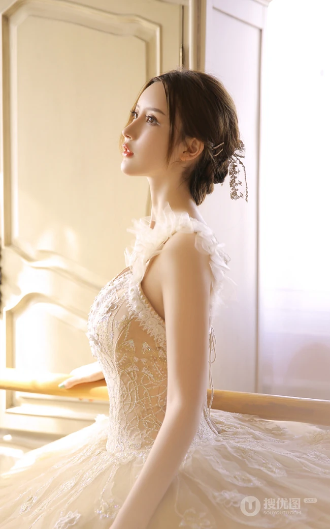 芭蕾舞蕾丝短裙美女训练场私房写真手机壁纸