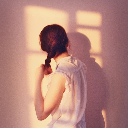 欧女生生图片，唯美伤感逆光LOMO色欧女生生背影图片