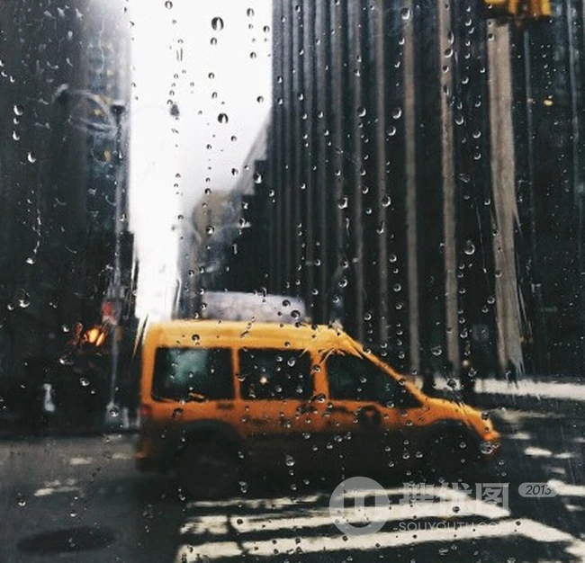 唯美雨景，带着水滴的镜头下城市人物和街景图片 第4张