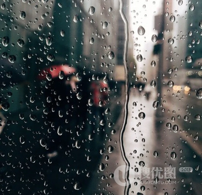 唯美雨景，带着水滴的镜头下城市人物和街景图片 第1张