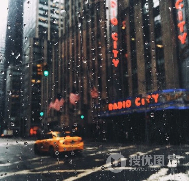 唯美雨景，带着水滴的镜头下城市人物和街景图片 第5张