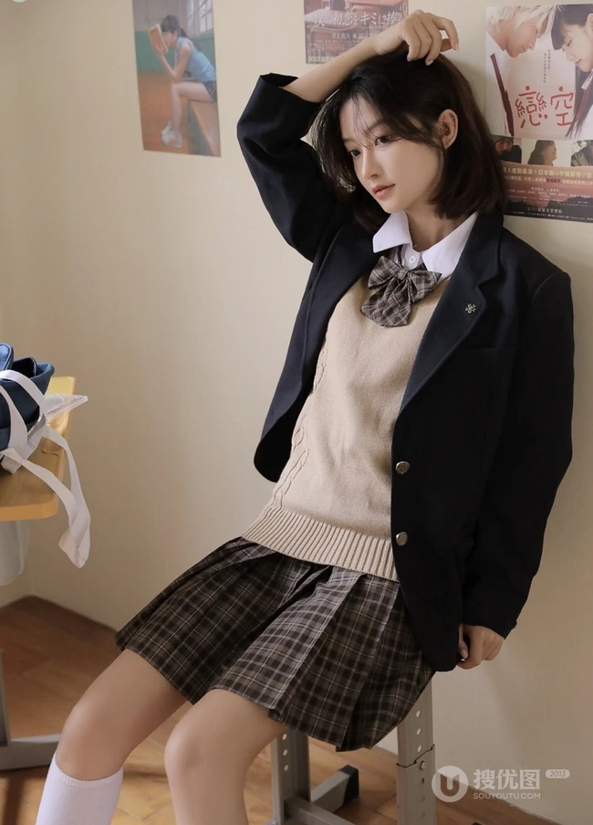 清纯微博网红什么七七学生制服短裙清新室内写真图集