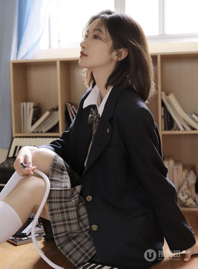 清纯微博网红什么七七学生制服短裙清新室内写真图集