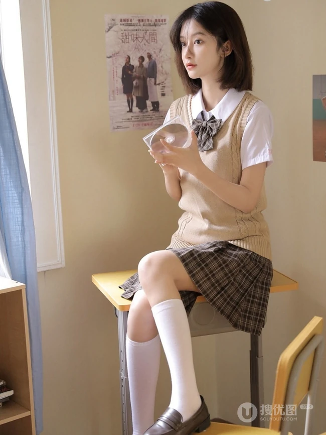 清纯微博网红什么七七学生制服短裙清新室内写真图集