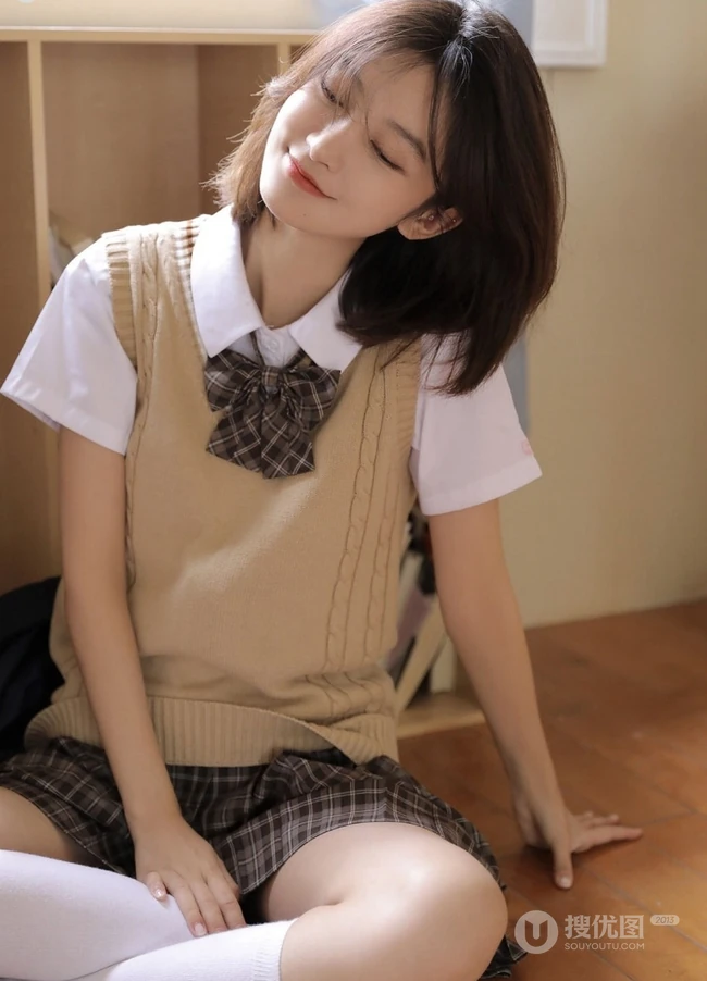 清纯微博网红什么七七学生制服短裙清新室内写真图集