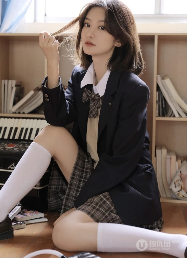 清纯微博网红什么七七学生制服短裙清新室内写真图集