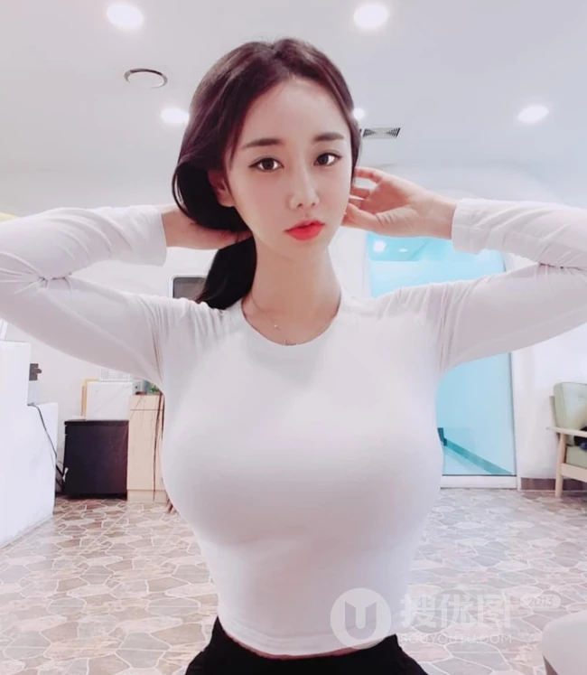 胸大匀称精选韩国女生Candy.Seul紧身牛仔裤街拍写真图片