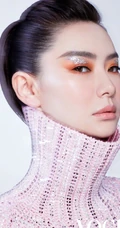 戚薇造型各异彩妆杂志写真大片