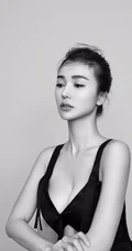 姚星彤肩带连体家居服黑白写真照片，隔着屏幕也能感觉到的气质