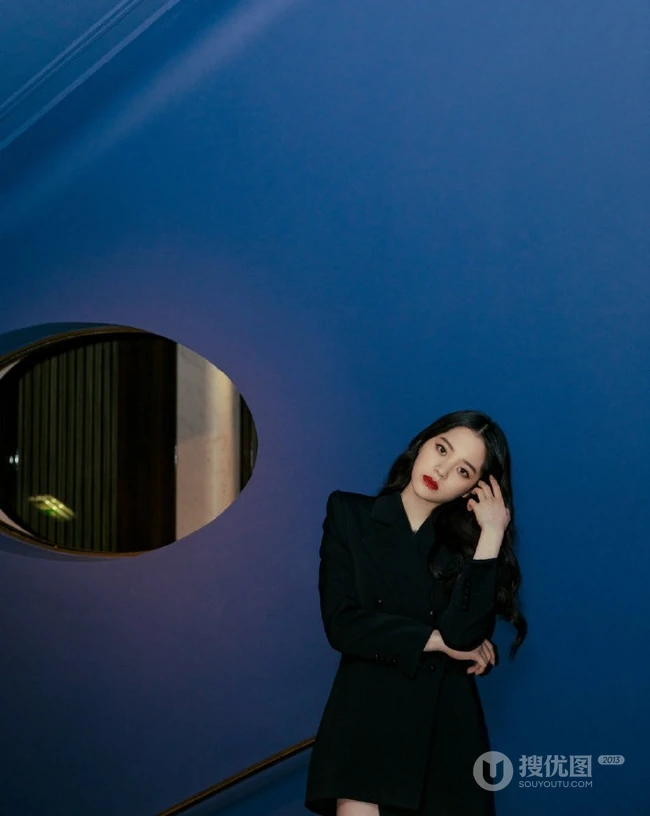 欧阳娜娜巴黎夜晚埃菲尔塔下拍气质优雅气质美照