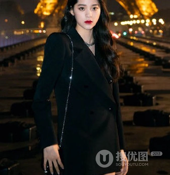 欧阳娜娜巴黎夜晚埃菲尔塔下拍气质优雅气质美照