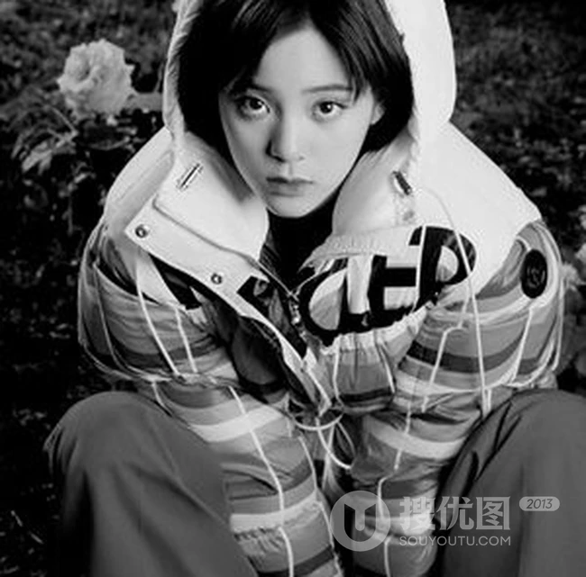 欧阳娜娜化身花叶里的精灵，用自己的方式不断保持着"新鲜"