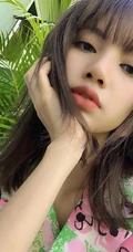 泰国籍女歌手Lisa夏威夷椰树林旅拍风情写真图片
