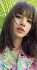 泰国籍女歌手Lisa夏威夷椰树林旅拍风情写真图片