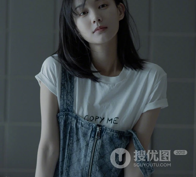 李一桐肩带牛仔清新漂亮高冷写真图片