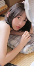 清爽短发妹子肩带波点睡裙室内榻榻米纯美写真