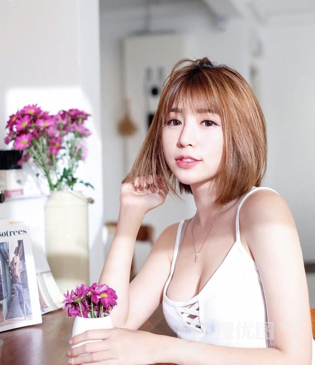 马来西亚精选短发清新女生黄洁琪写真，生活照片图集