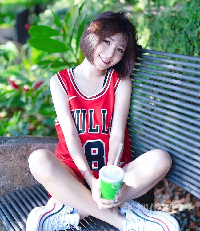 马来西亚精选短发清新女生黄洁琪写真，生活照片图集