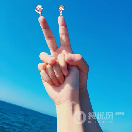 海边情侣示爱手势摆拍高清头像下载
