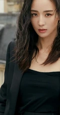 张钧甯黑色气质职业西装高冷霸气湿发写真图片