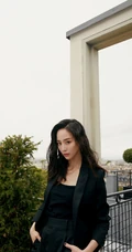 张钧甯黑色气质职业西装高冷霸气湿发写真图片