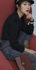 杨紫英气复古杂志秋装写真图片，演绎黑与白之间的性格转换