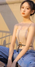 气质清新丸子头女生肩带背心加宽大牛仔裤天台唯美写真