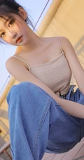 气质清新丸子头女生肩带背心加宽大牛仔裤天台唯美写真