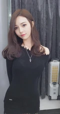 气质时尚女生Crystal李倩倩自拍美图，生活照片图集