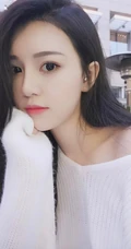 气质时尚女生Crystal李倩倩自拍美图，生活照片图集