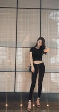 气质时尚女生Crystal李倩倩自拍美图，生活照片图集