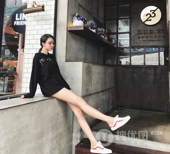 气质时尚女生Crystal李倩倩自拍美图，生活照片图集