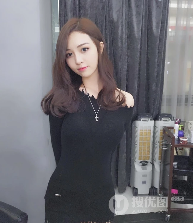 气质时尚女生Crystal李倩倩自拍美图，生活照片图集