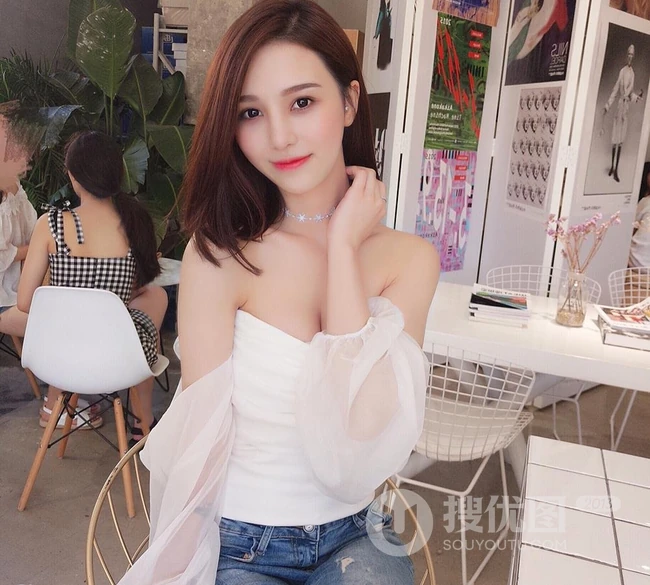 气质时尚女生Crystal李倩倩自拍美图，生活照片图集