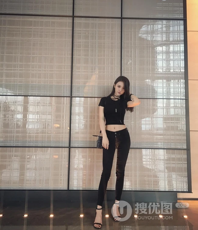 气质时尚女生Crystal李倩倩自拍美图，生活照片图集