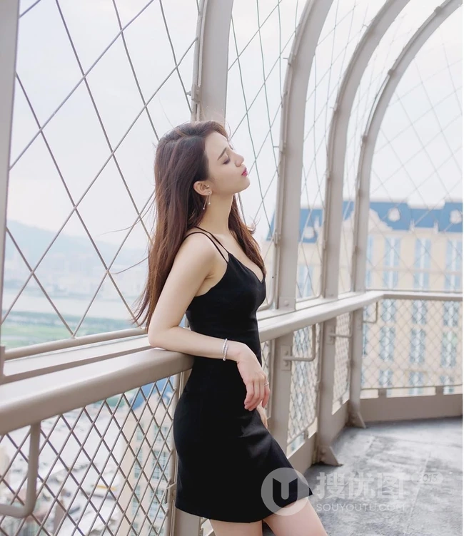 气质时尚女生Crystal李倩倩自拍美图，生活照片图集
