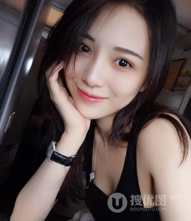 气质时尚女生Crystal李倩倩自拍美图，生活照片图集