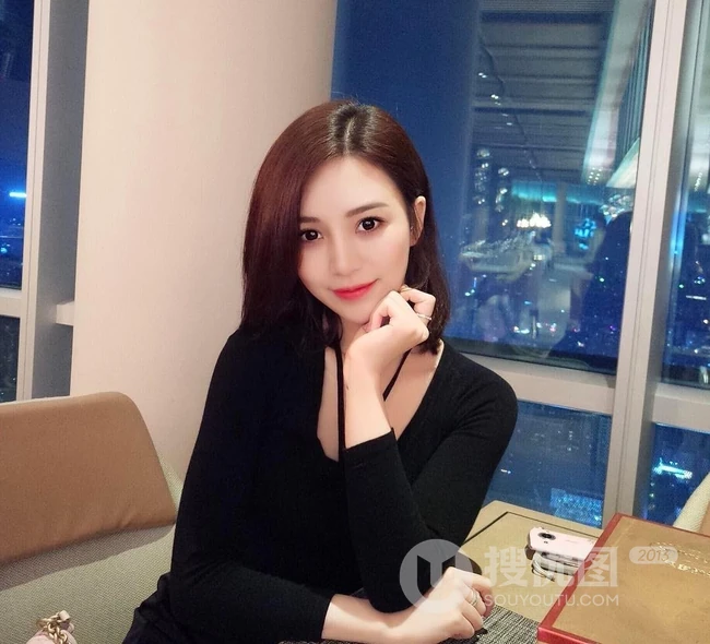 气质时尚女生Crystal李倩倩自拍美图，生活照片图集