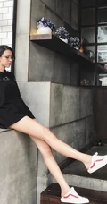 气质时尚女生Crystal李倩倩自拍美图，生活照片图集