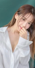 宽大白衬衫和气质女生很配，气质女生小九气质室内写真美图