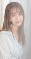 宽大白衬衫和气质女生很配，气质女生小九气质室内写真美图